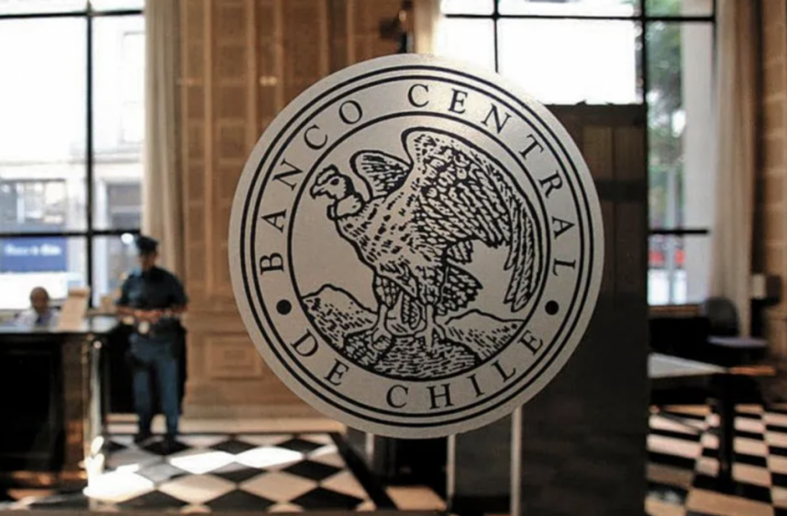 Imacec crece un 2,3% en agosto, pero cae en comparación con julio