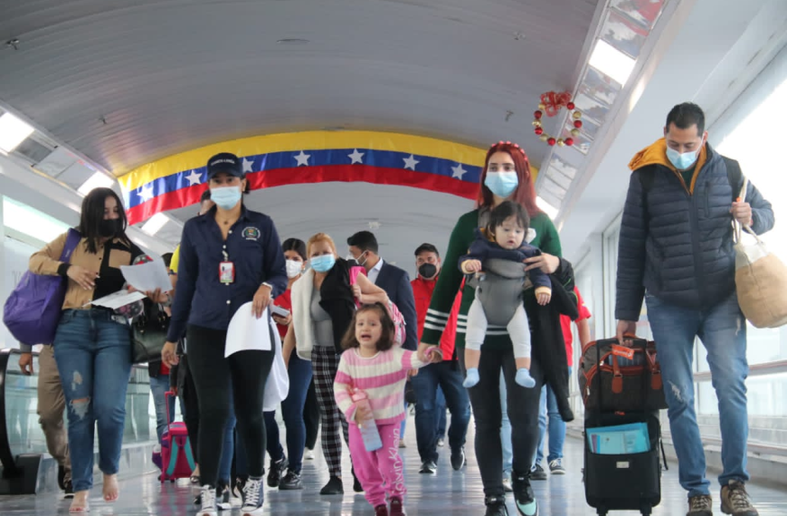 Regreso de migrantes venezolanos: 306 repatriados desde México