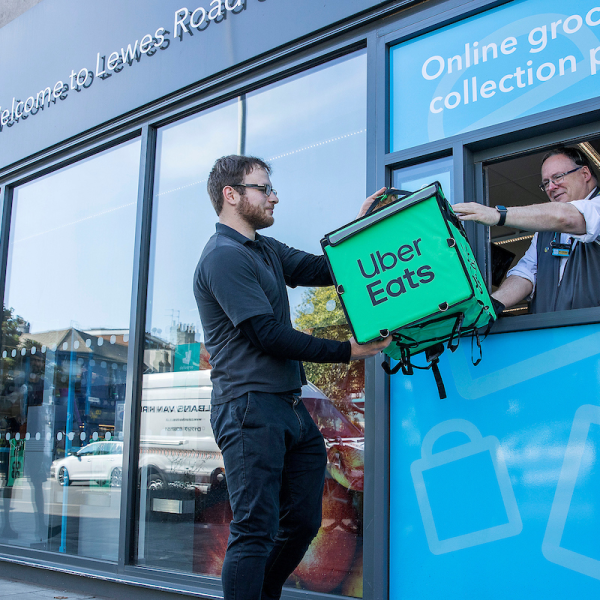 Coop y Uber Eats: Nueva Alianza de Entrega Rápida