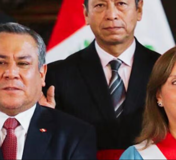 Gustavo Adrianzén renuncia antes de votación de confianza