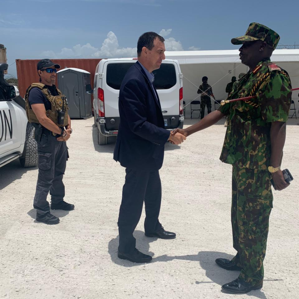 Misión multinacional antidrogas en Haití: Crisis Financiera