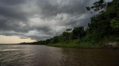 Colisión barco armada peruana causa tragedia en Amazonas