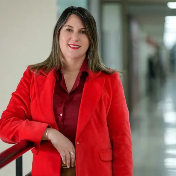 Liderazgo Femenino: Impulso a la Competitividad Organizacional