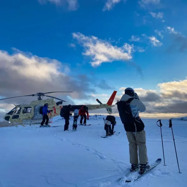 Heliski en Santiago: Una experiencia de esquí única