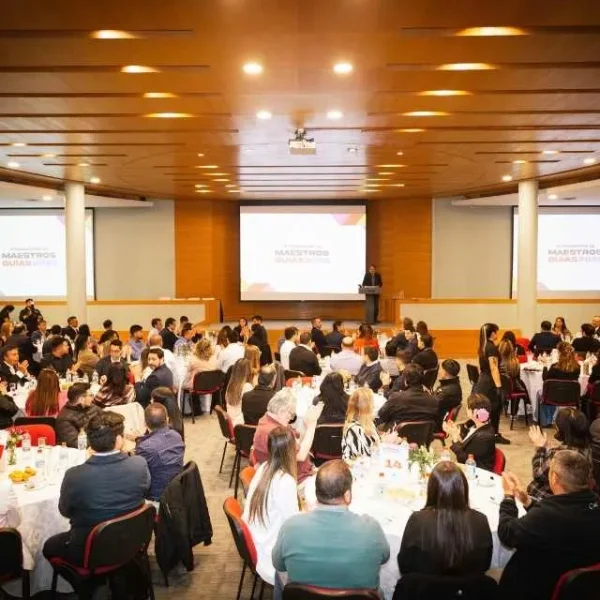 Educación Dual en Chile: Uniendo Empresas y Estudiantes