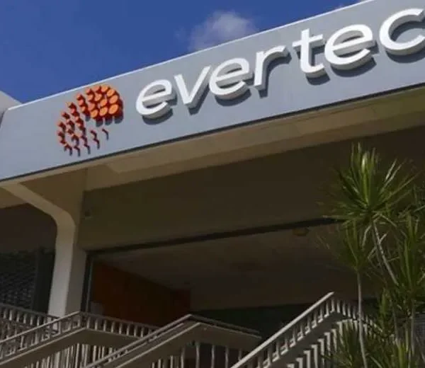 Evertec adquiere Tecnobank: expansión fintech en Brasil
