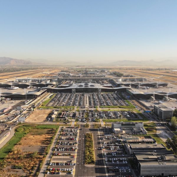 Reporte de Sostenibilidad Aeropuerto Santiago: Impacto y Empleos Generados
