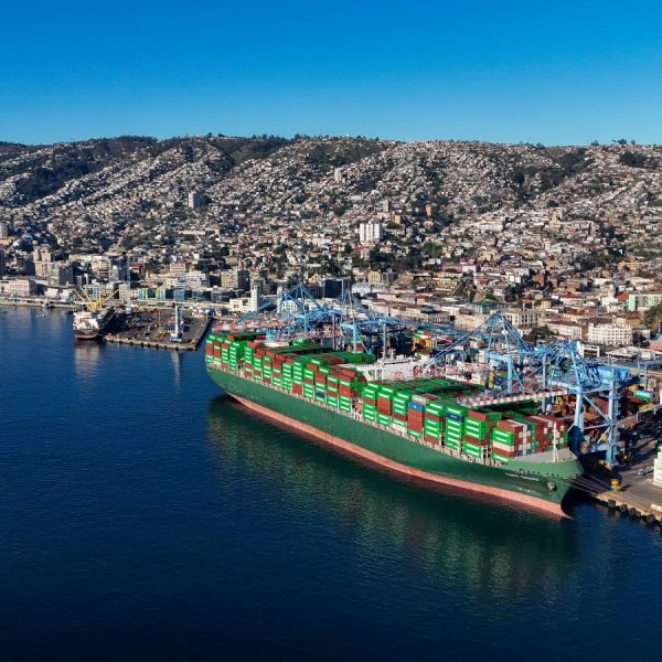 Tampa Triumph: El Gigante de los Mares en Puerto Valparaíso