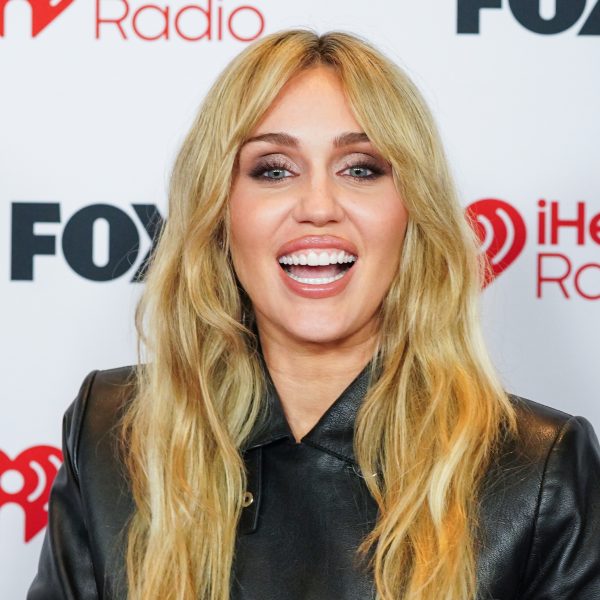 Miley Cyrus revela un asombroso encuentro espiritual con Dolly Parton