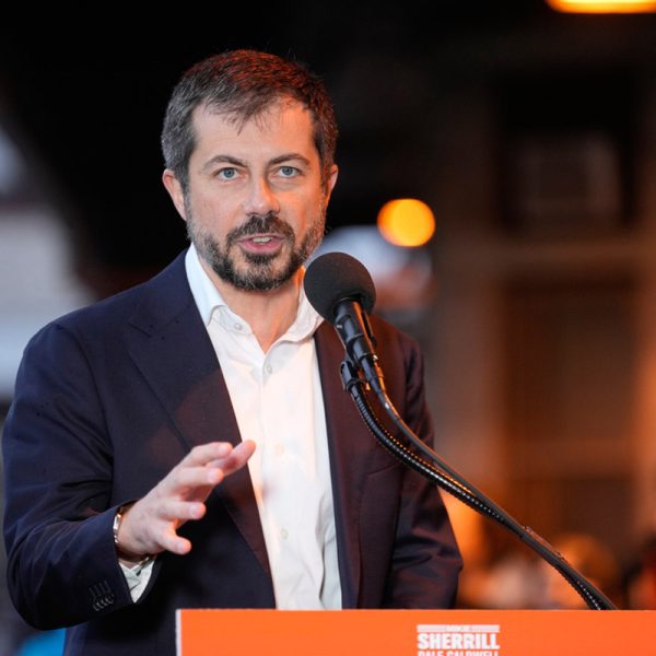 Pete Buttigieg y Su Intrigante Respaldo en las Elecciones Intermedias