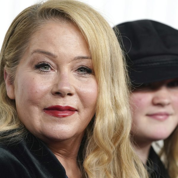 Error diagnóstico de Christina Applegate sorprende con nuevas revelaciones